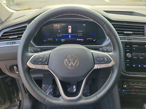 Certified 2024 Volkswagen Tiguan SE AWD/4WD image 21