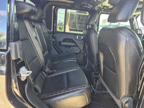 Used 2023 Jeep Gladiator Overland image 18