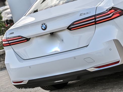 Used 2024 BMW 530i xDrive image 14