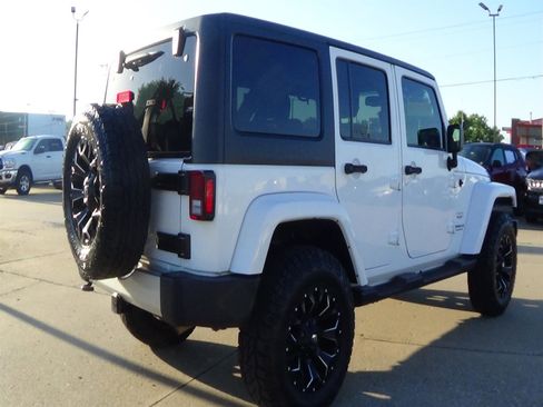 Used 2017 Jeep Wrangler Unlimited Sahara w/ Dual Top Group AWD/4WD image 6