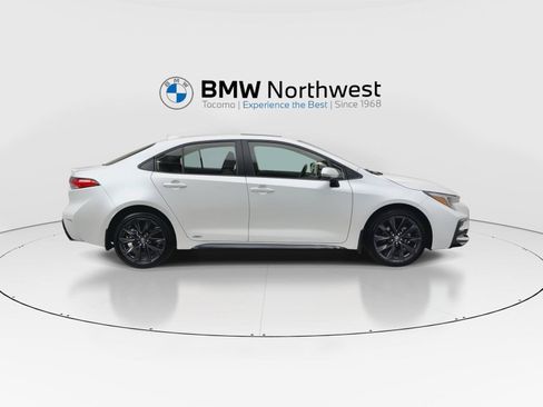 Used 2025 Toyota Corolla SE w/ SE Premium Package AWD/4WD image 5