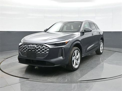 Certified 2025 Audi Q5 Premium Plus w/ Premium Plus image 3