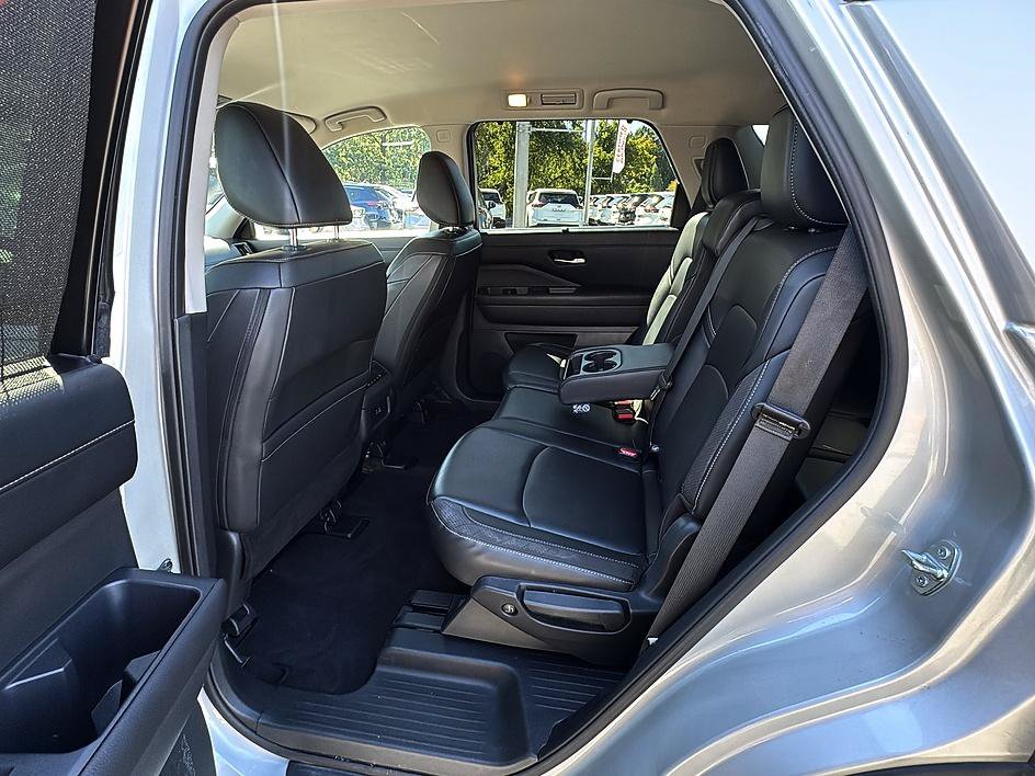 Certified 2025 Nissan Pathfinder SL AWD/4WD image 17