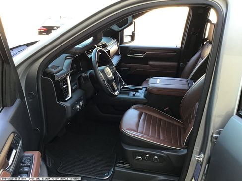 Used 2025 GMC Sierra 2500 Denali Ultimate AWD/4WD image 8