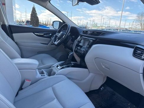 Used 2022 Nissan Rogue Sport SL image 27