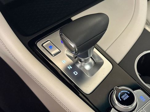 Used 2025 Genesis G70 2.5T RWD image 7