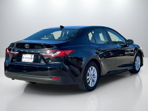 Used 2025 Toyota Camry LE image 5