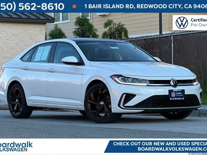 Used 2025 Volkswagen Jetta SE w/ Sunroof Package