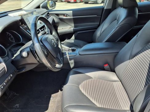 Used 2023 Toyota Camry SE image 12