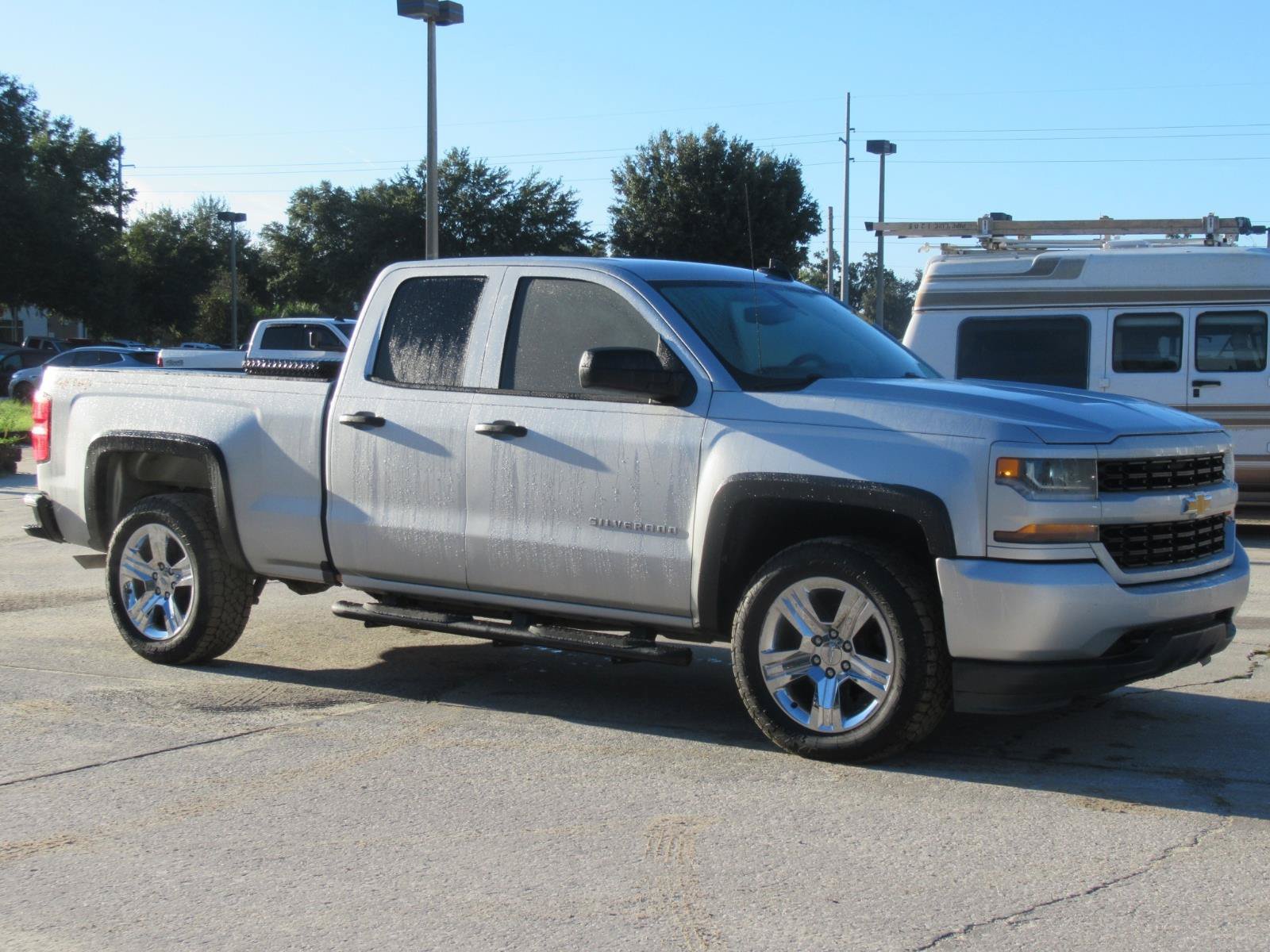 Used 2018 Chevrolet Silverado 1500 Custom w/ Custom Value Package AWD/4WD image 1