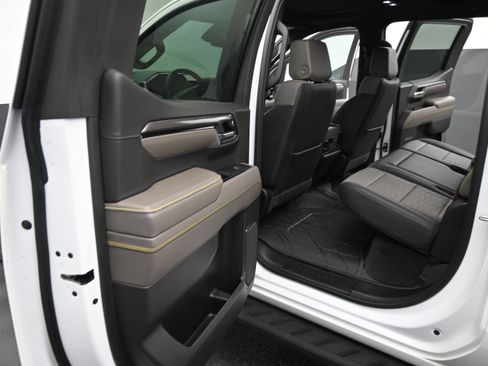 Used 2024 Chevrolet Silverado 1500 ZR2 w/ Technology Package AWD/4WD image 14
