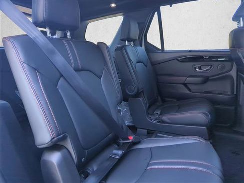 Used 2025 Honda Pilot TrailSport image 20