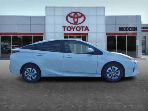 Used 2018 Toyota Prius Four image 7