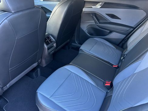 New 2025 Volkswagen Tiguan SE image 10