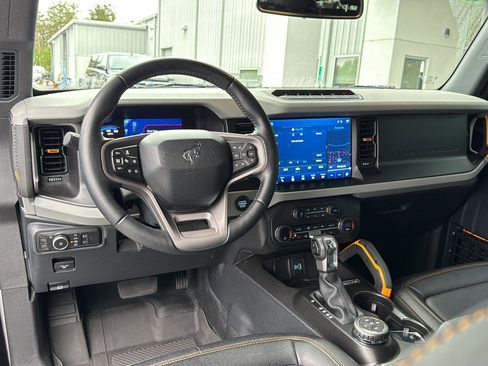 Used 2023 Ford Bronco Badlands image 16