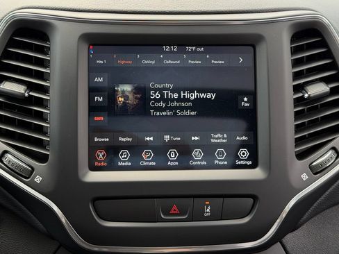 Used 2022 Jeep Cherokee Latitude w/ Sun & Sound Group AWD/4WD image 11