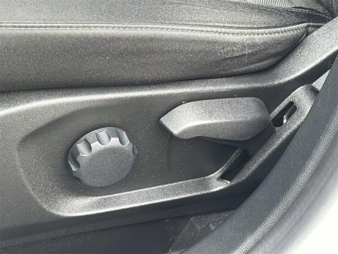 Used 2022 Ford Edge SE w/ Black Appearance Package image 19