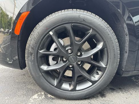 New 2027 Chrysler Pacifica Limited AWD/4WD image 8