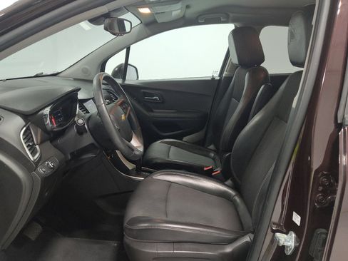 Used 2021 Chevrolet Trax LT w/ LT Convenience Package AWD/4WD image 17