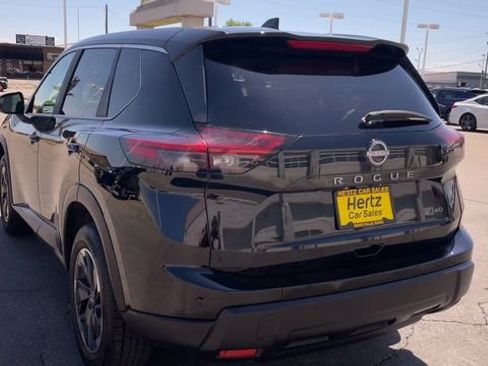 Used 2025 Nissan Rogue SV AWD/4WD image 8