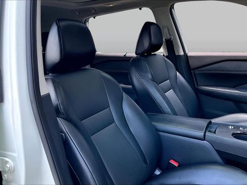 Used 2023 Nissan Rogue SV w/ SV Premium B Package FWD image 9