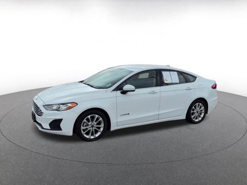 Used 2019 Ford Fusion SE FWD image 6