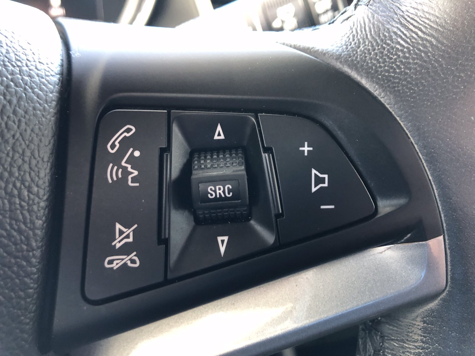 Used 2022 Chevrolet Trax LT w/ LT Convenience Package AWD/4WD image 30