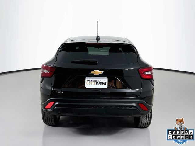 Used 2025 Chevrolet Trax LS w/ LS Convenience Package FWD image 11