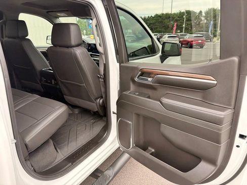 Used 2024 Chevrolet Silverado 1500 RST w/ Redline Edition AWD/4WD image 17