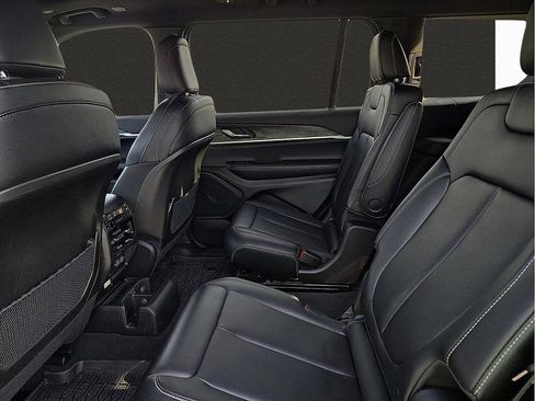 Used 2025 Jeep Grand Cherokee L Limited w/ Black Appearance Package image 10