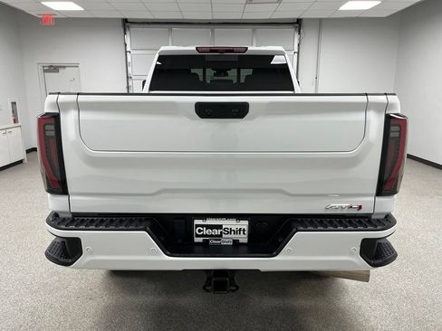 Used 2024 GMC Sierra 2500 AT4 w/ AT4 Preferred Package AWD/4WD image 9