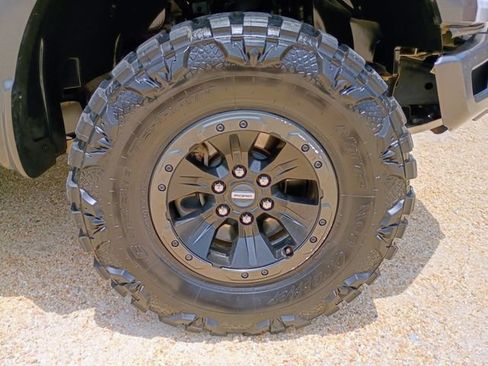 Used 2017 Ford F150 Raptor w/ Equipment Group 802A Luxury AWD/4WD image 22