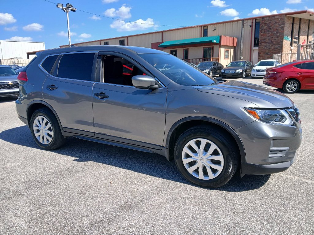 Used 2017 Nissan Rogue S AWD/4WD image 3