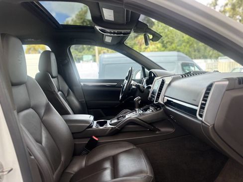 Used 2017 Porsche Cayenne Platinum Edition w/ Premium Package (PJV) image 25