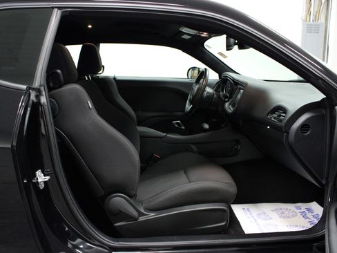 Used 2016 Dodge Challenger R/T image 14