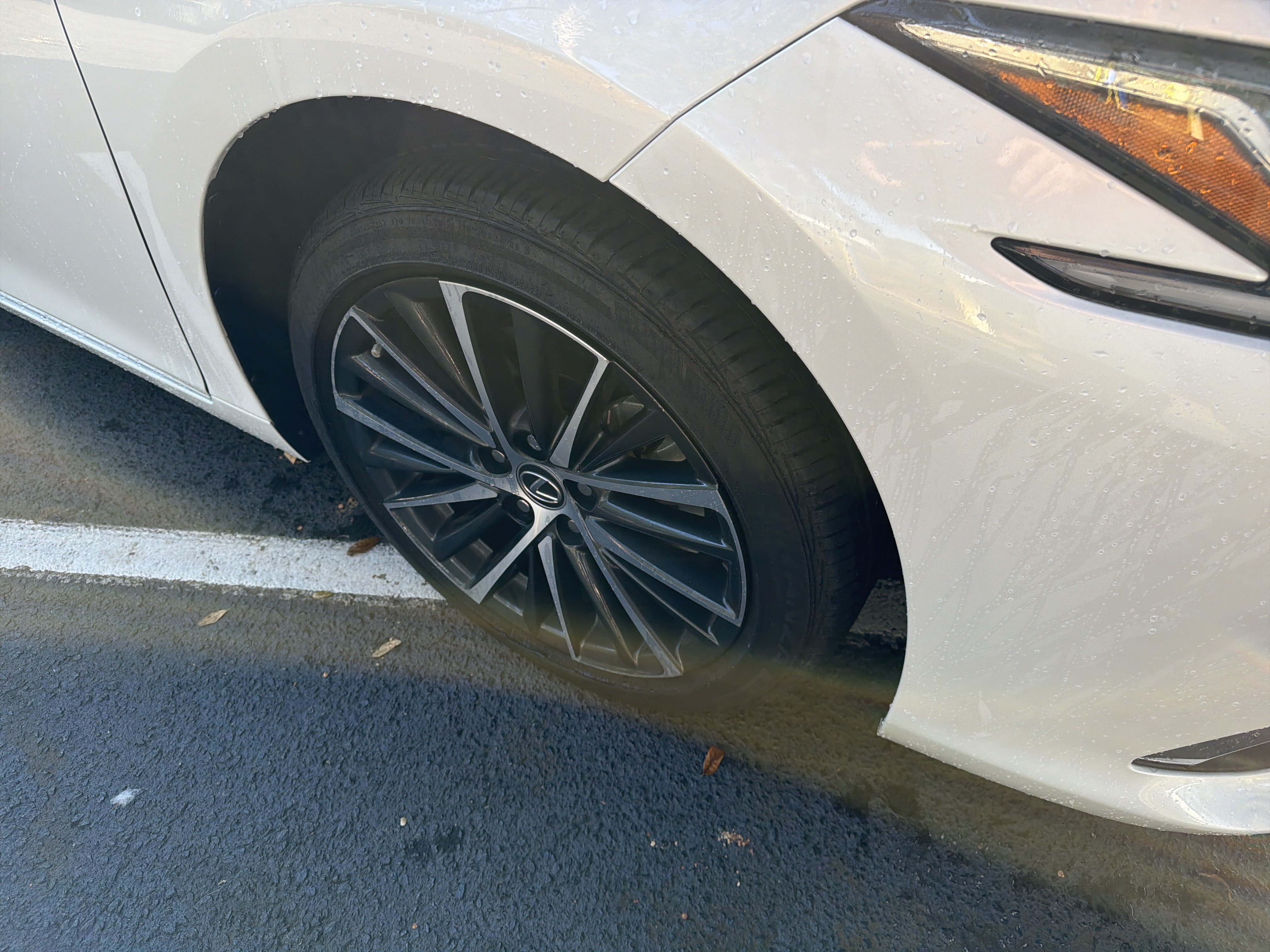 Used 2025 Lexus ES 350 w/ Premium Package FWD image 11