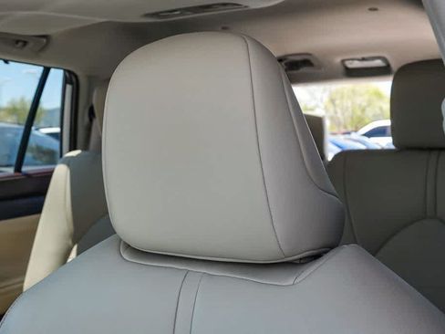 Used 2022 Toyota Highlander XLE FWD image 24