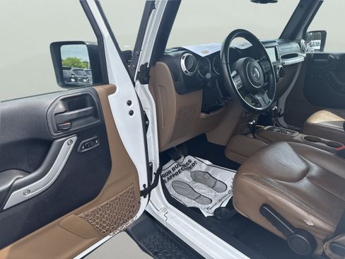 Used 2015 Jeep Wrangler Unlimited Sahara w/ Dual Top Group AWD/4WD image 11