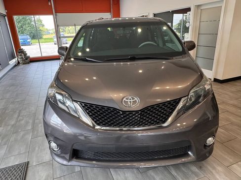 Used 2014 Toyota Sienna SE FWD image 2