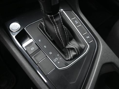 Used 2021 Volkswagen Tiguan SE R-Line image 33