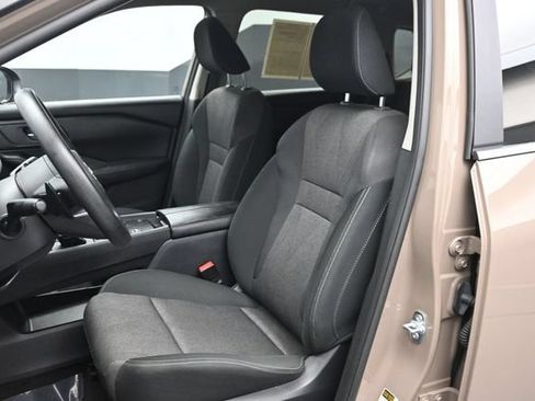 Used 2024 Nissan Rogue SV FWD image 5