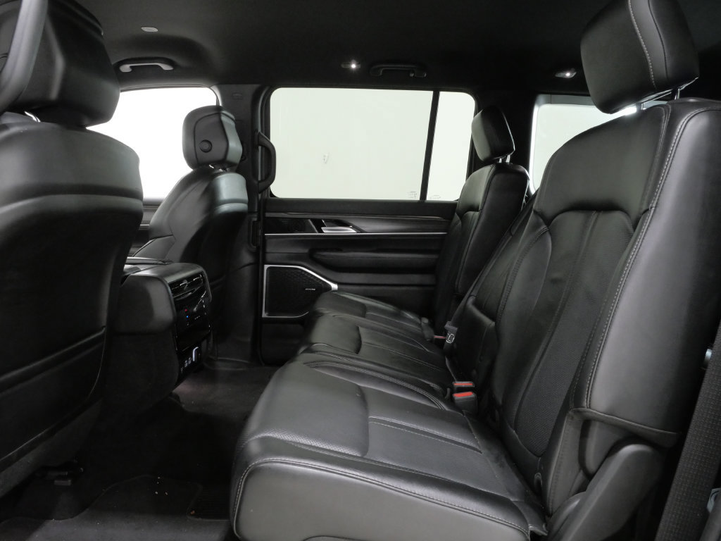 Used 2024 Jeep Wagoneer L Series III w/ Flexible Seating Group AWD/4WD image 20