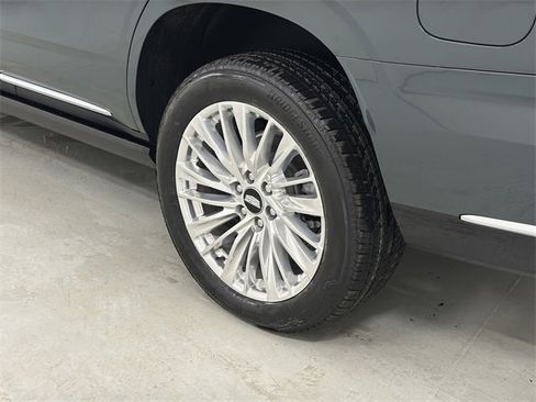 New 2026 Cadillac Escalade Luxury image 17