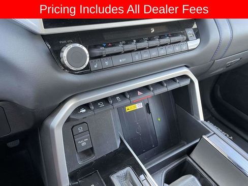 Used 2023 Toyota Tundra Platinum AWD/4WD image 31