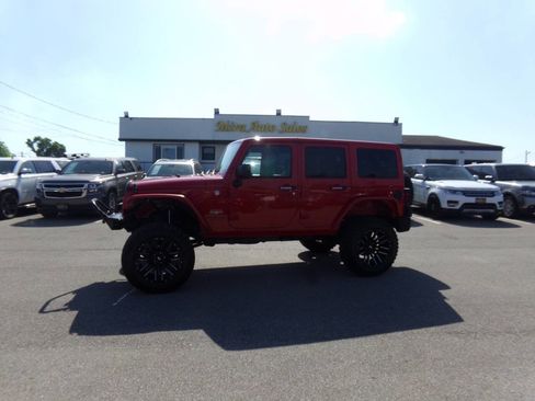 Used 2014 Jeep Wrangler Unlimited Sahara w/ Connectivity Group AWD/4WD image 1