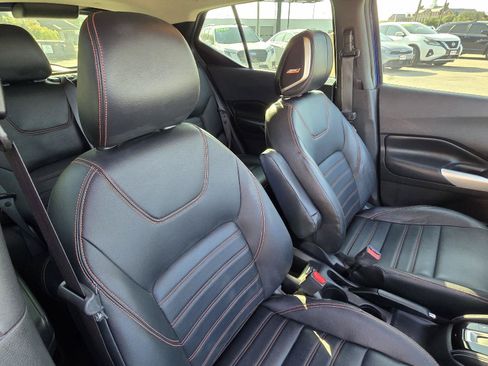 Used 2019 Nissan Kicks SR w/ SR Premium Package FWD image 25