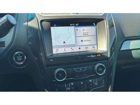 Used 2017 Ford Explorer XLT w/ Equipment Group 202A AWD/4WD image 18