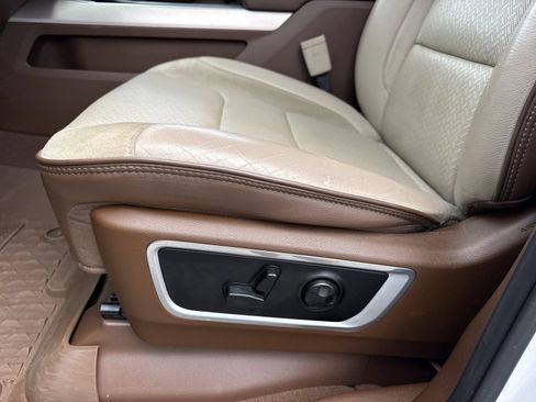 Used 2019 RAM 1500 Laramie AWD/4WD image 19
