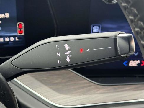 Used 2025 Chevrolet Suburban Premier image 23