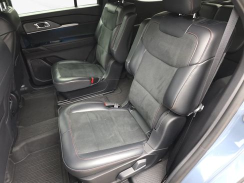 Used 2025 Ford Explorer ST RWD image 11